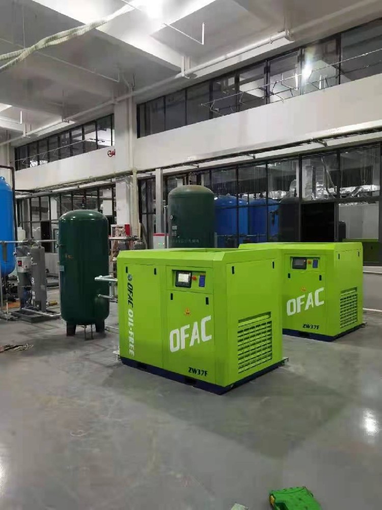 空氣干燥機(jī)配合儲氣罐工作除水效果更佳！