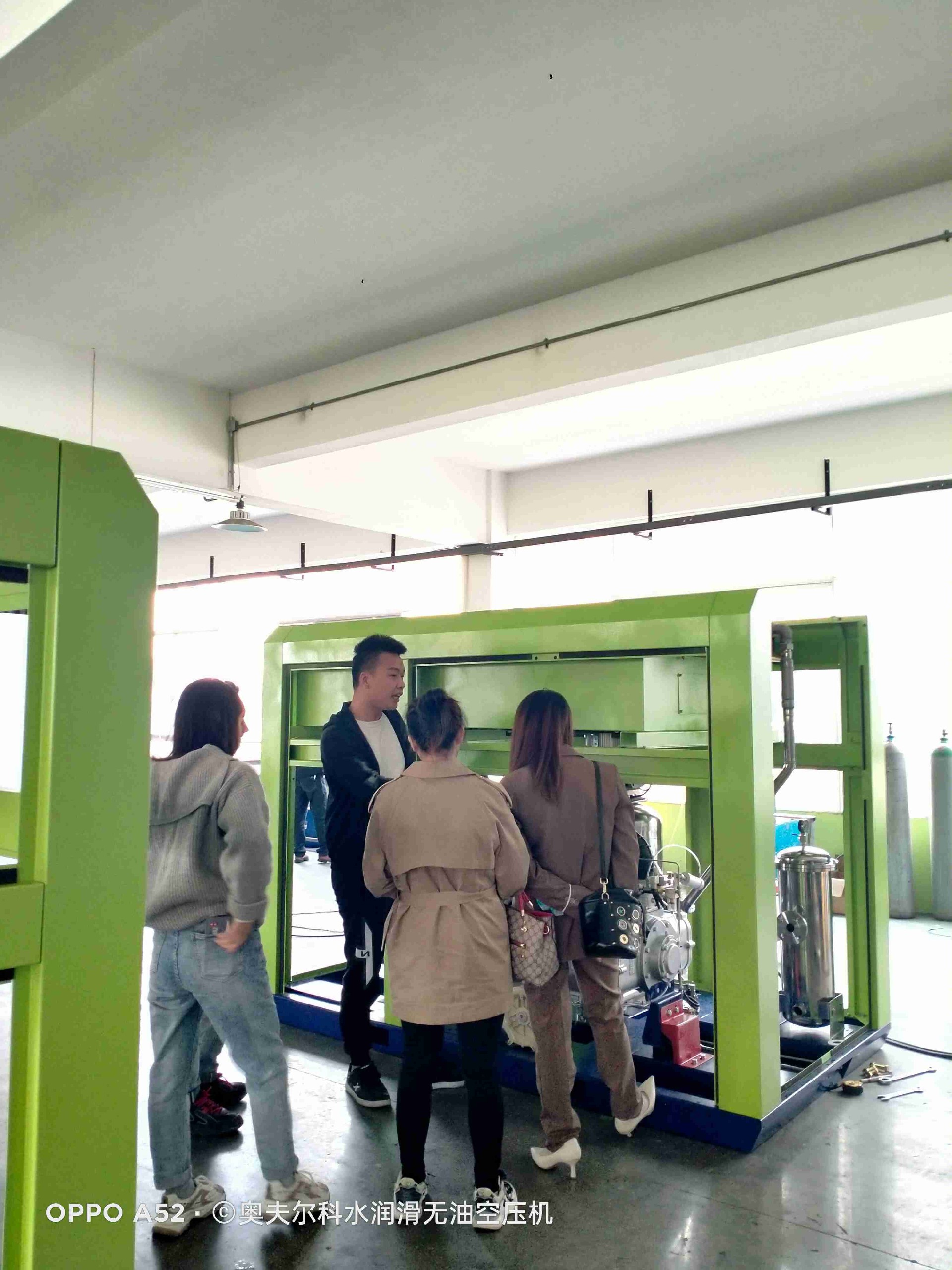 客戶參觀無油空壓機工廠