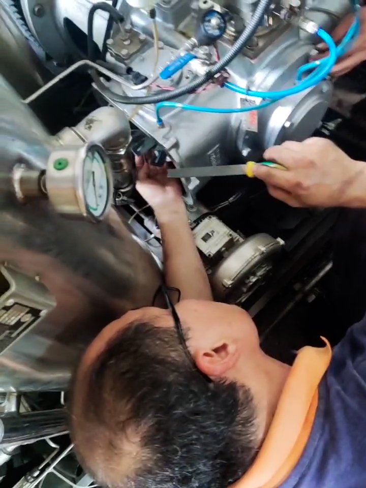 螺桿空壓機(jī)主機(jī)維修